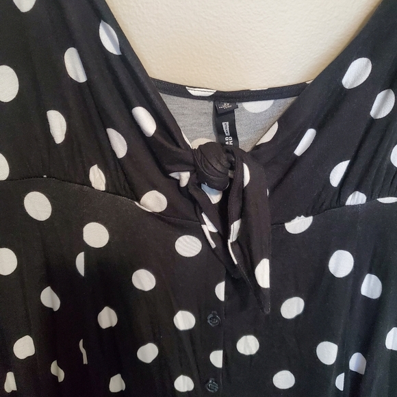 ✨️2/$30 NWT Tie-Front Dot Dress - Picture 4 of 4